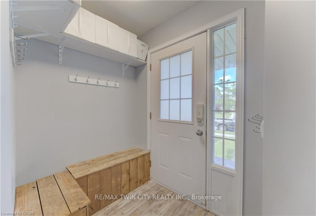 39 CHANTILLY Street, Kitchener, ON N2R 1V7 photo 4