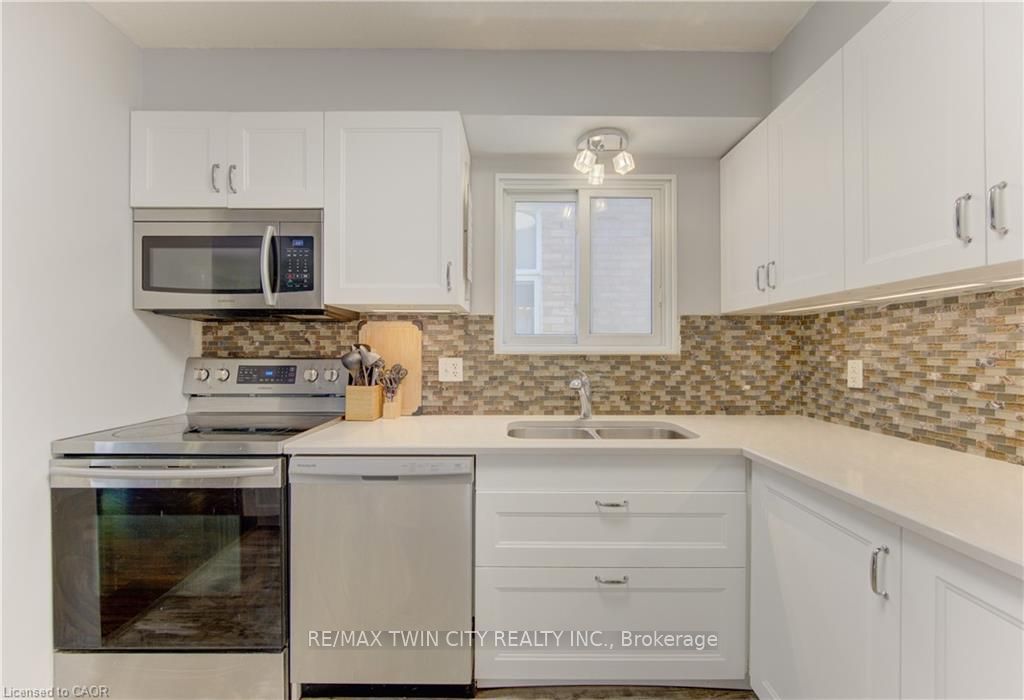 39 CHANTILLY Street, Kitchener, ON N2R 1V7 photo 5