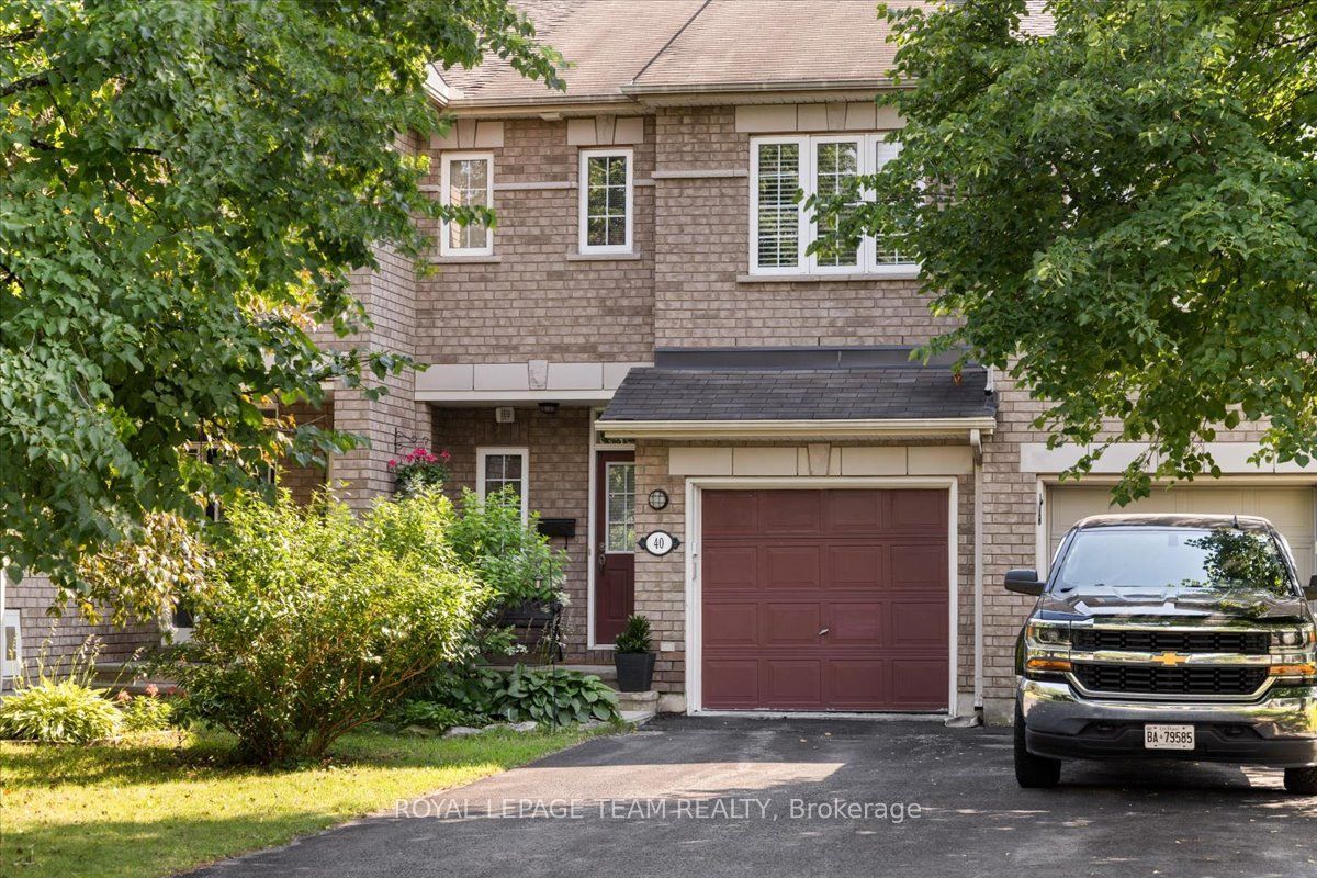 40 Saddlesmith Circle, Kanata, ON K2M 2Y9