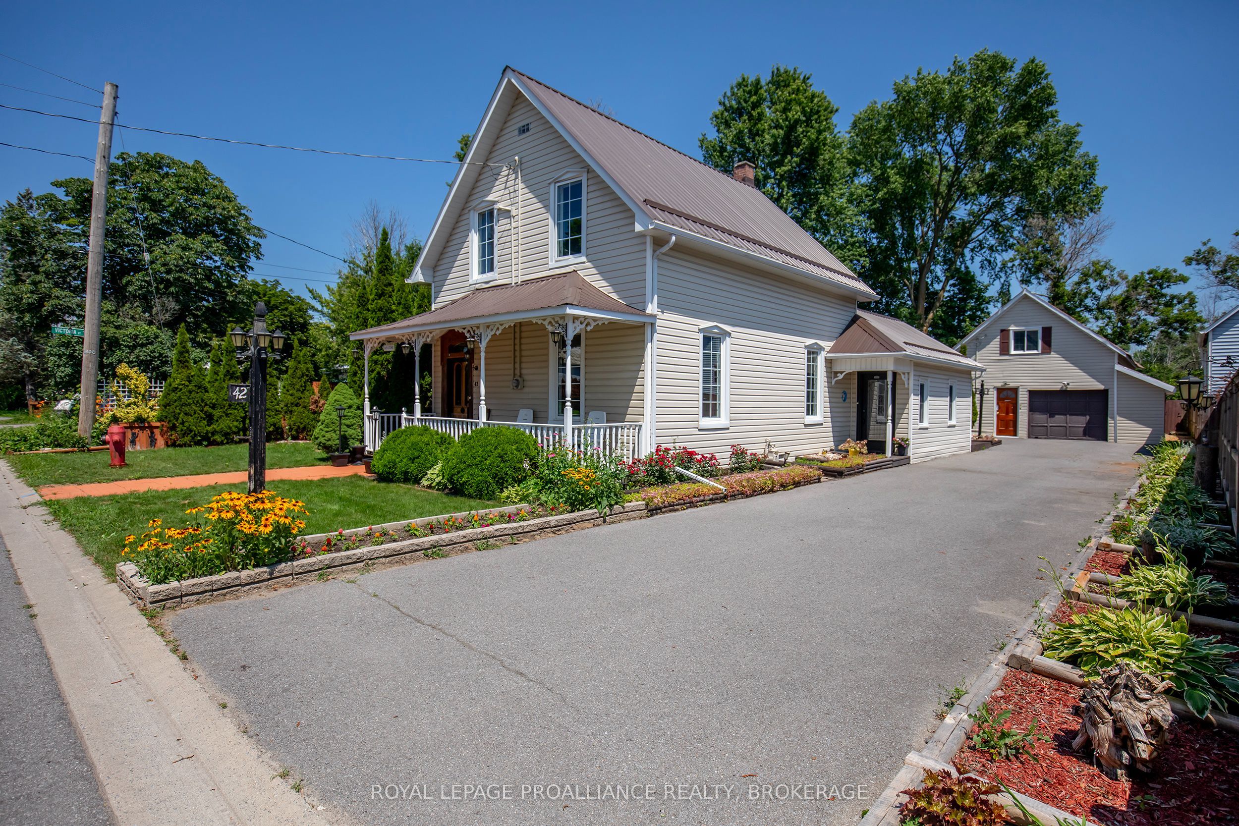 42 Factory Street, Loyalist, ON K0H 2H0 photo 2