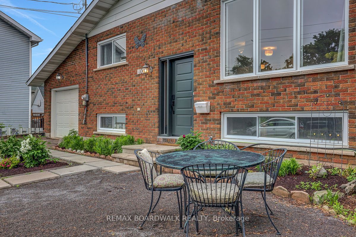 101 Park Avenue, Carleton Place, ON K7C 2H4 photo 2