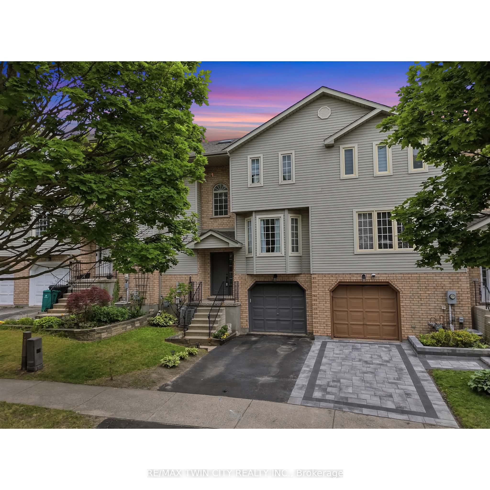 692 Grange Crescent, Waterloo, ON N2T 2L8
