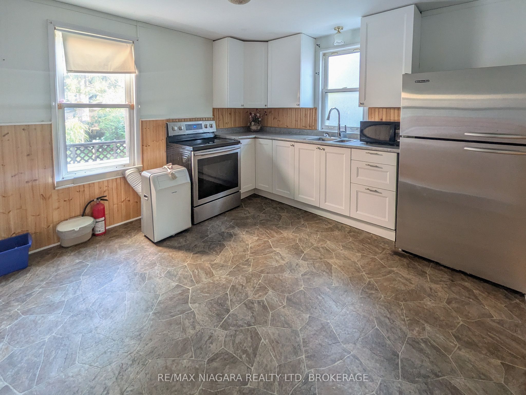 6070 Culp Street, Niagara Falls, ON L2G 2B7 photo 3