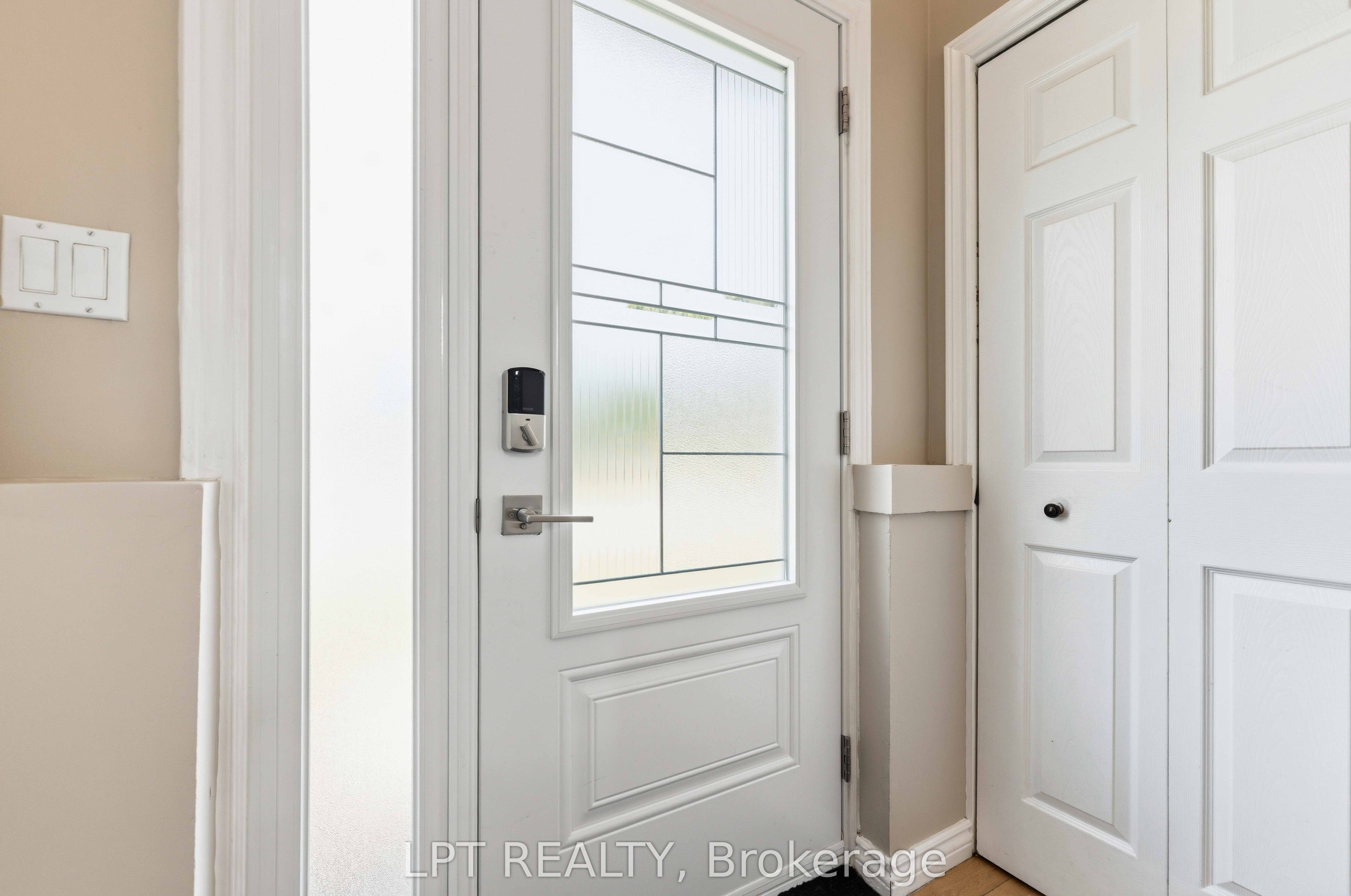 34 Fringewood Drive, Stittsville - Munster - Richmond, ON K2S 1V1 photo 3