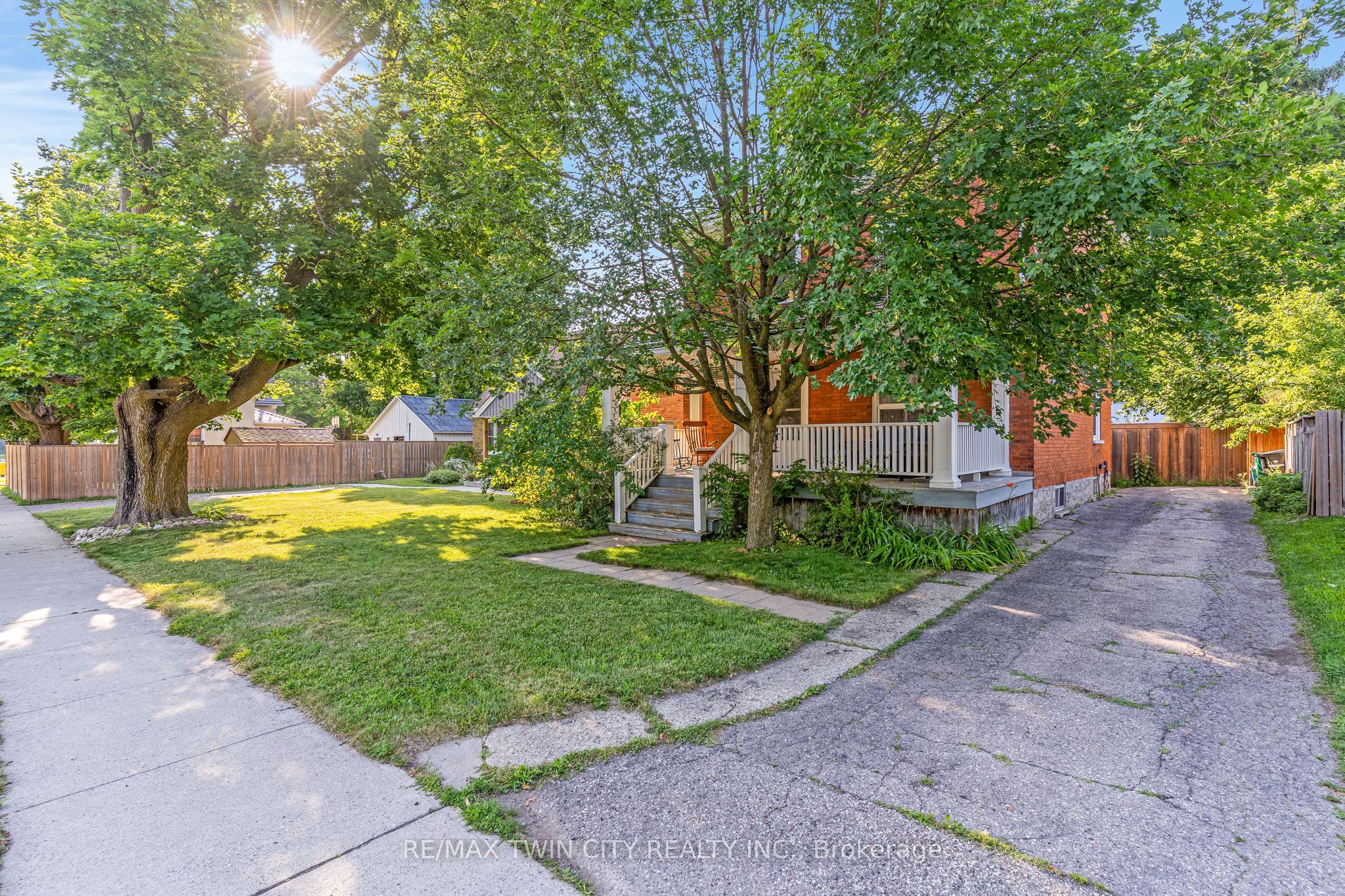 630 Lawrence Street, Cambridge, ON N3H 2M9 photo 2