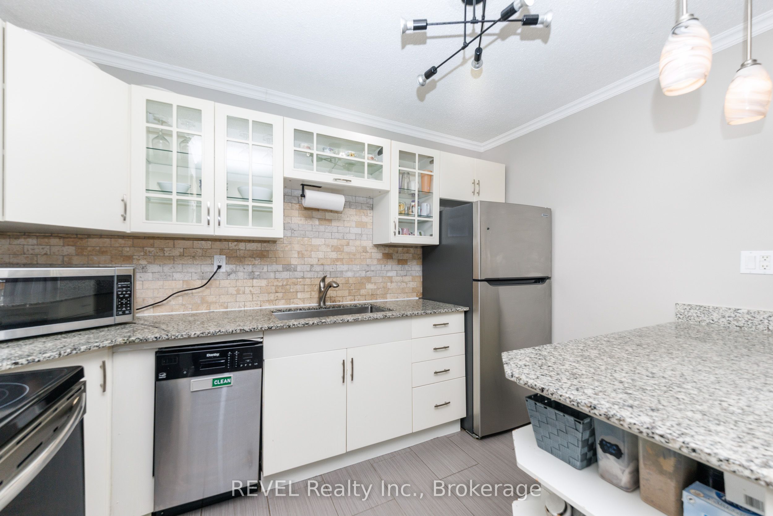 1300 Upper Ottawa Street 43, Hamilton, ON L8W 1M8 photo 3
