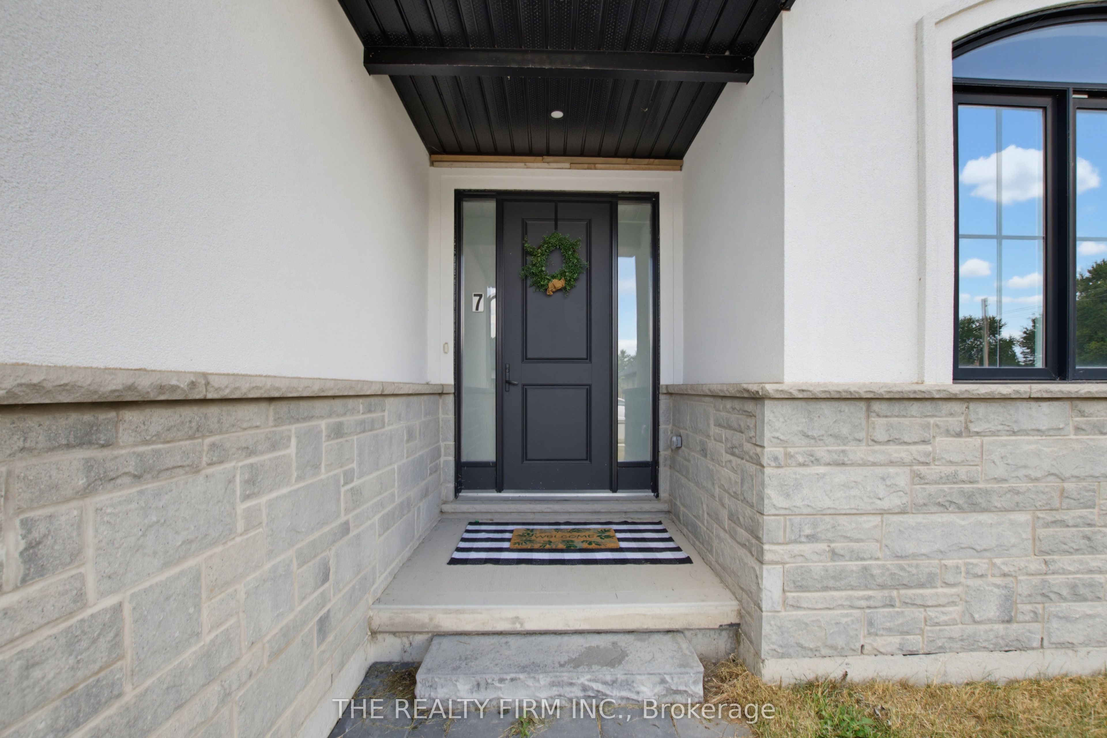 7 Aspen Circle, Thames Centre, ON N0M 0A4 photo 2