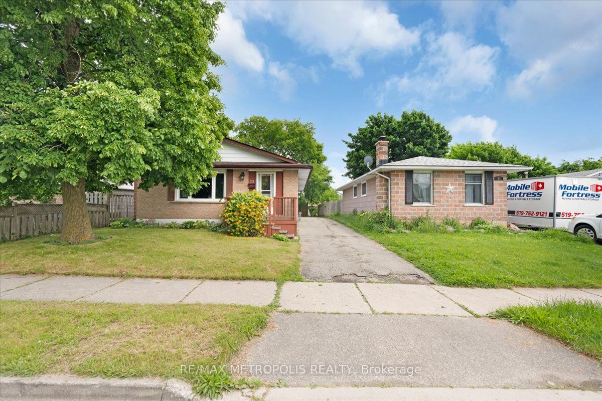 23 Silver Aspen Crescent Main, Kitchener, ON N2N 1H5