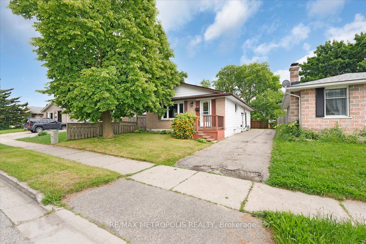 23 Silver Aspen Crescent Main, Kitchener, ON N2N 1H5 photo 2
