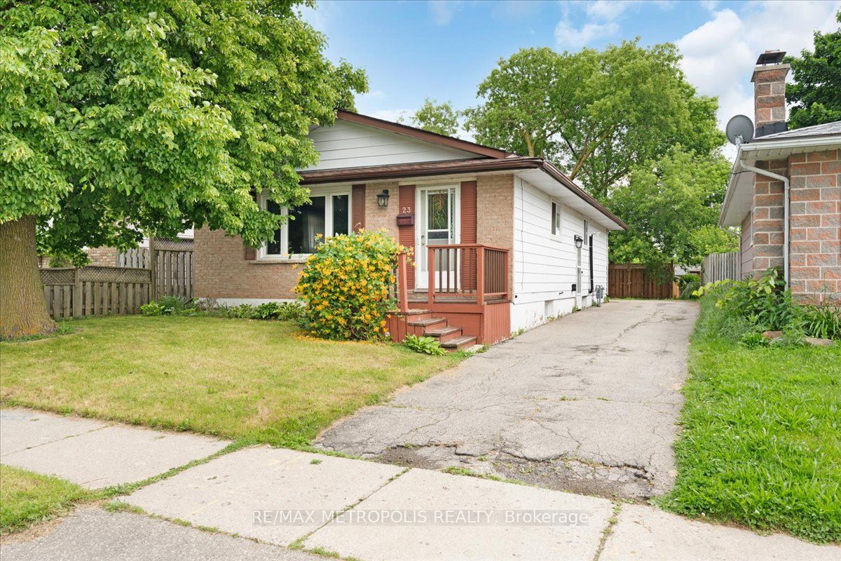 23 Silver Aspen Crescent Main, Kitchener, ON N2N 1H5 photo 3