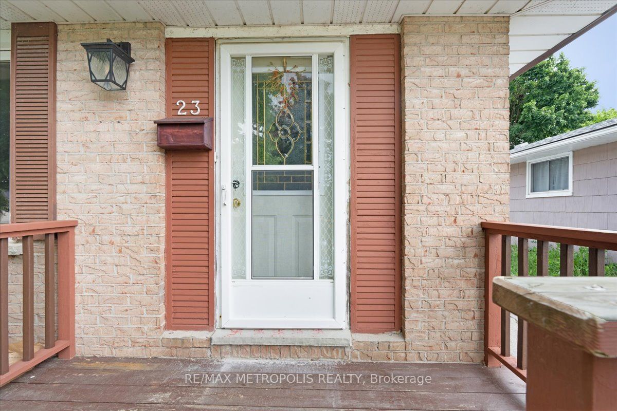 23 Silver Aspen Crescent Main, Kitchener, ON N2N 1H5 photo 4