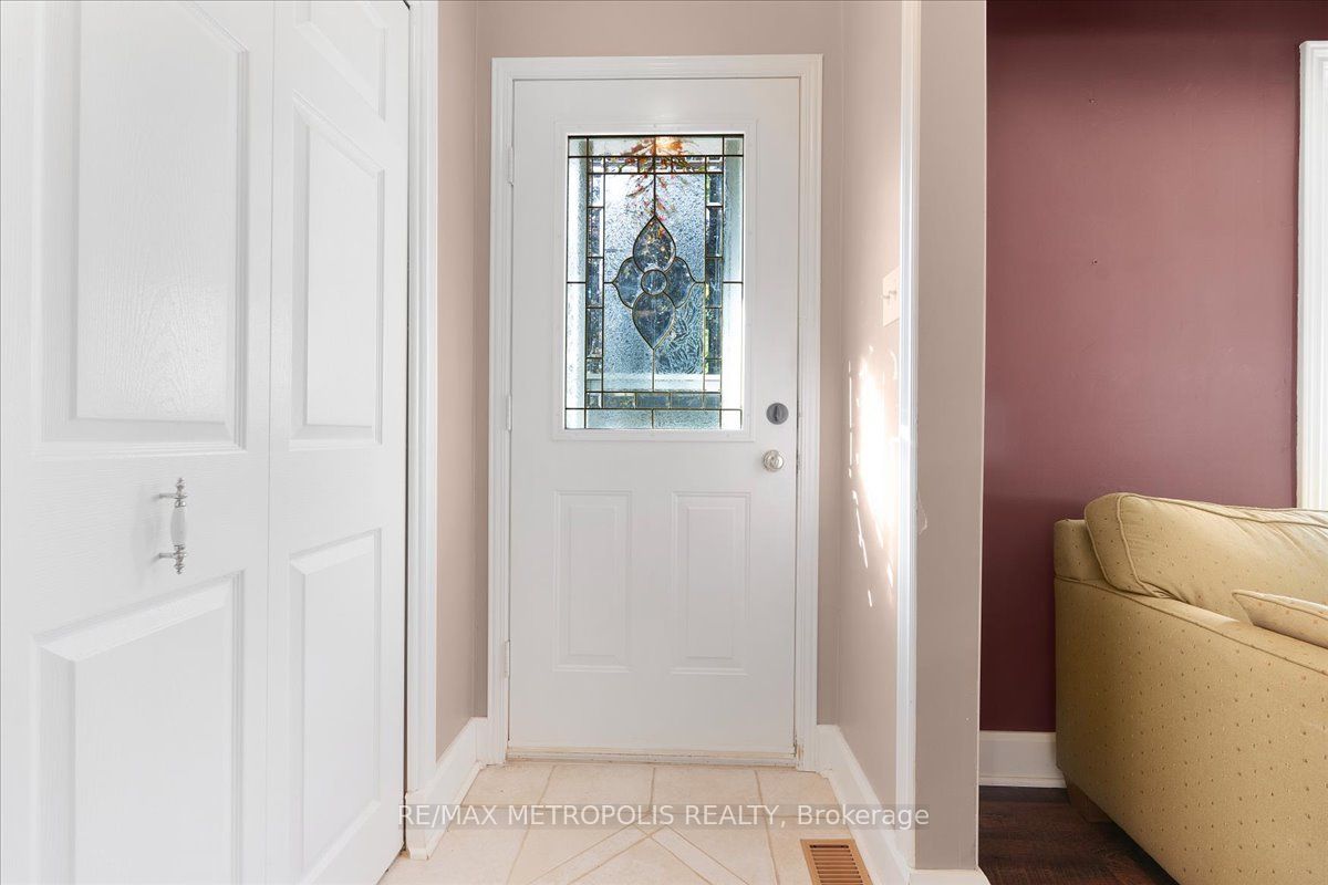 23 Silver Aspen Crescent Main, Kitchener, ON N2N 1H5 photo 5