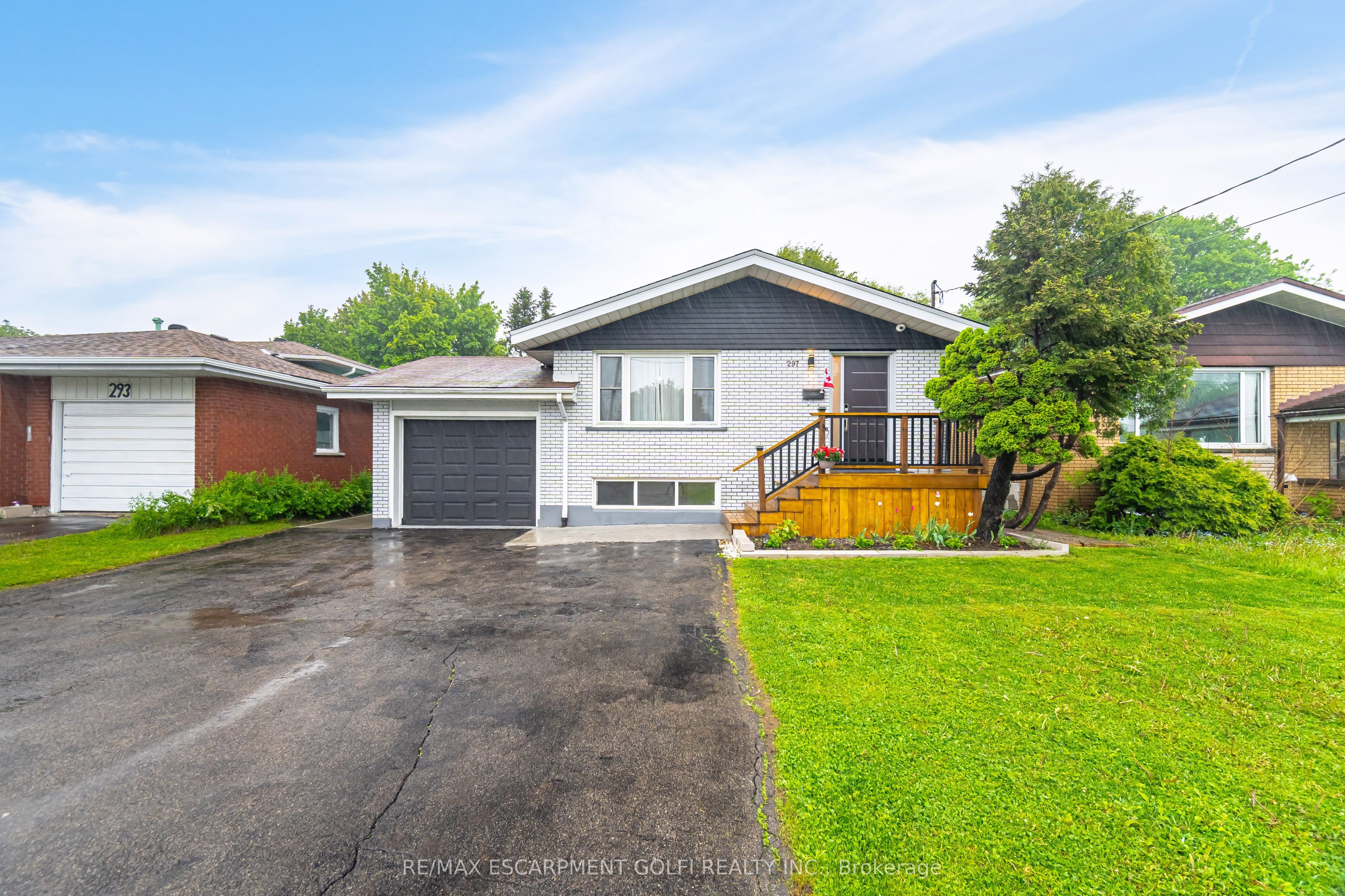 297 Mohawk Road W, Hamilton, ON L9C 1W2 photo 2