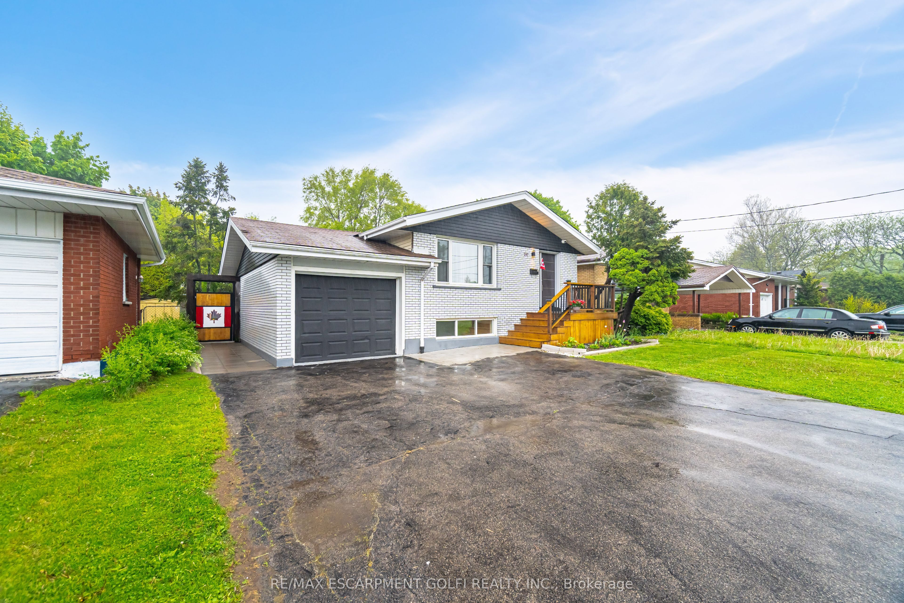 297 Mohawk Road W, Hamilton, ON L9C 1W2 photo 3