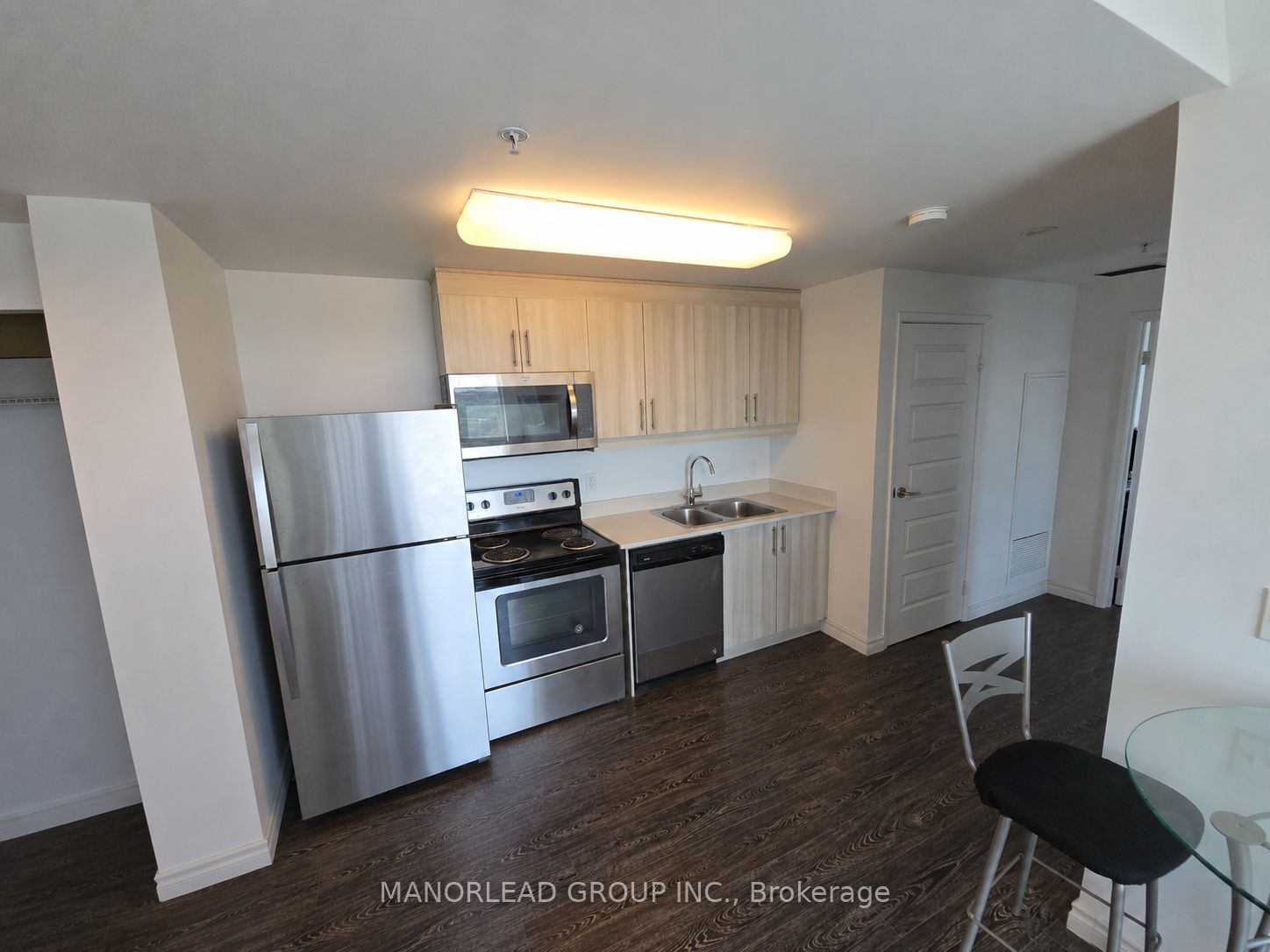 158 King Street N 81801, Waterloo, ON N2J 2Y2 photo 3
