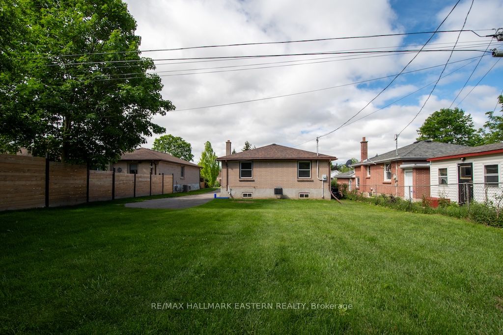 844 Philip Street, Peterborough, ON K9H 6E2 photo 2