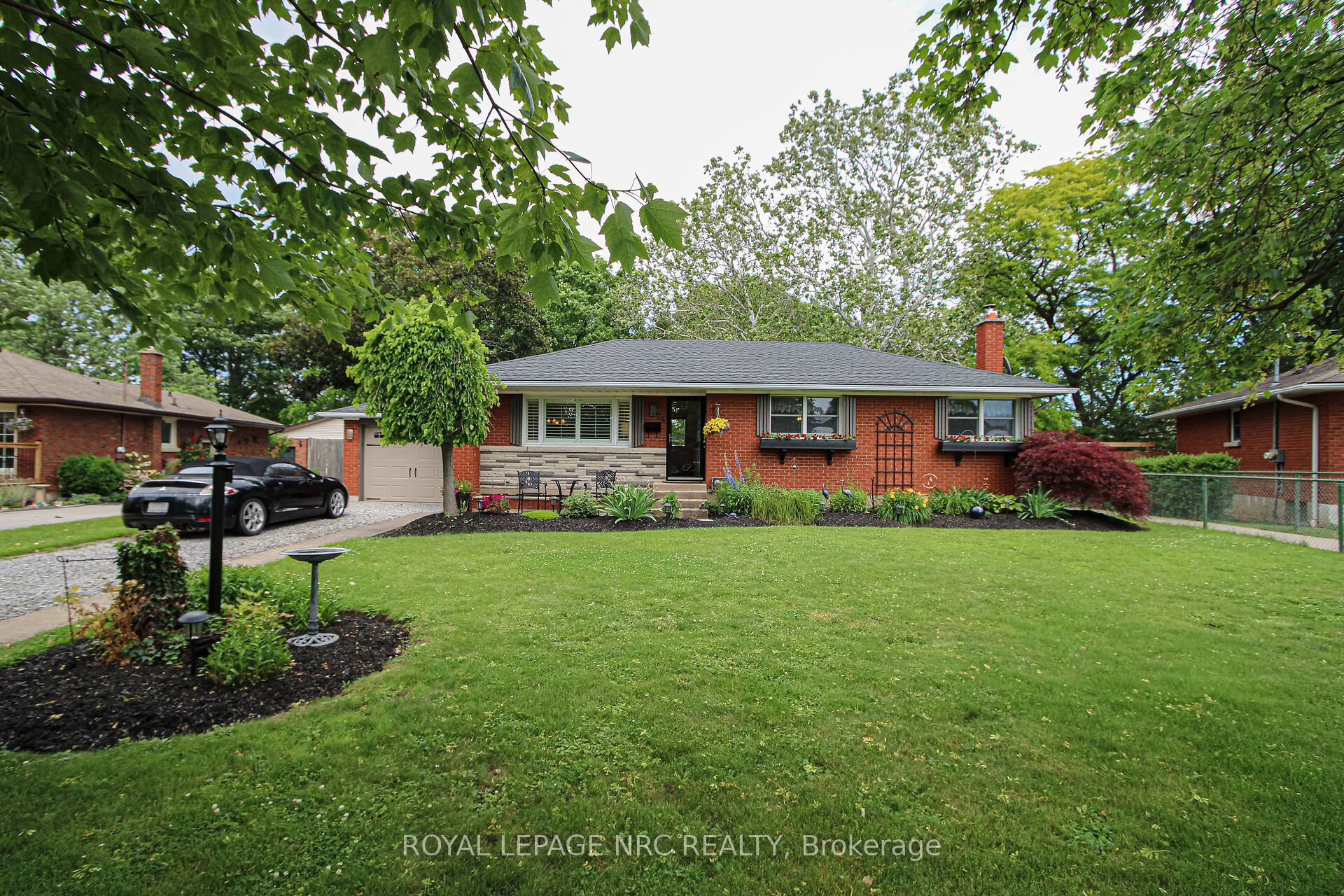 24 Juliana Crescent, St. Catharines, ON L2N 4B4 photo 2