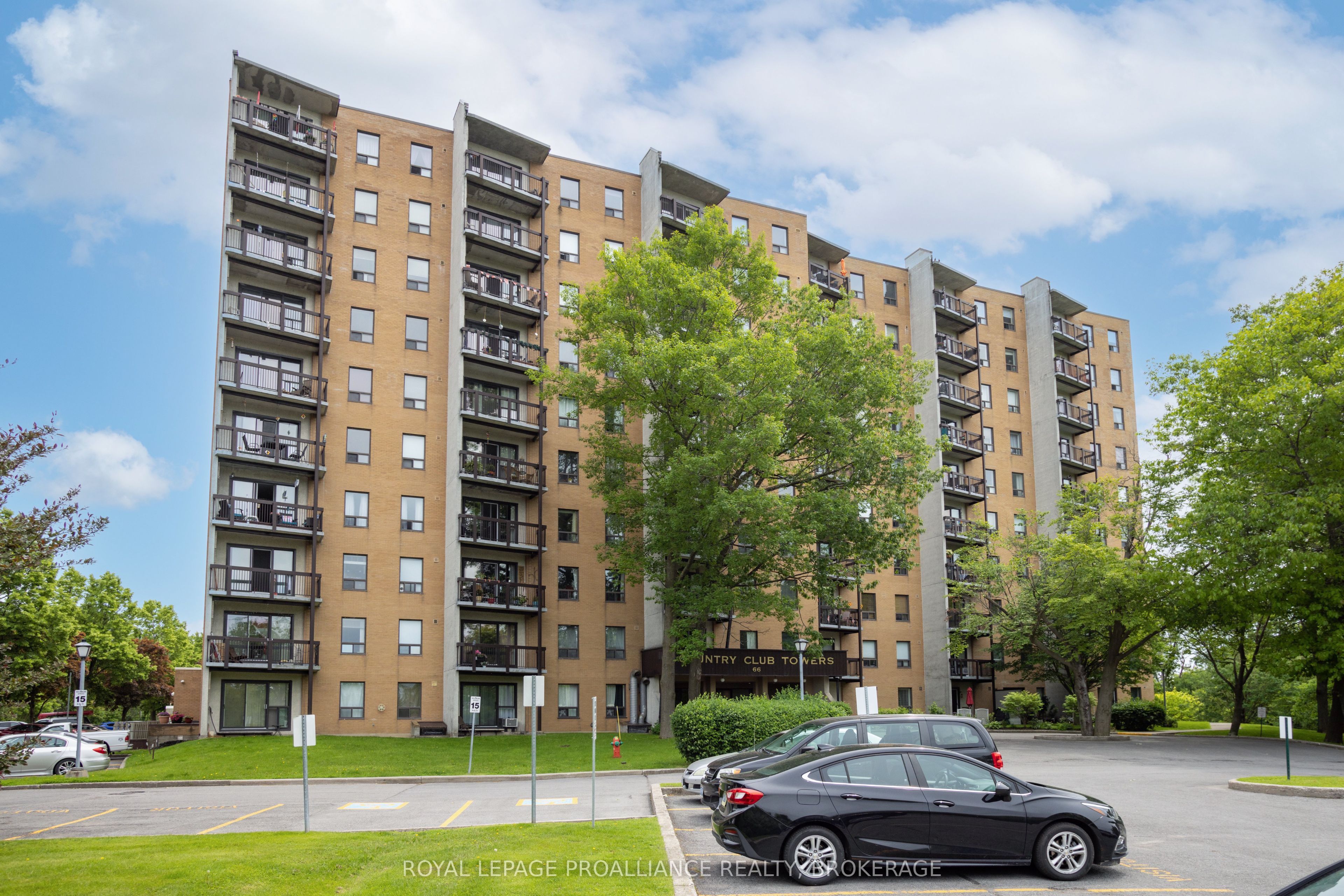 66 Greenview Drive 909, Kingston, ON K7M 7C5
