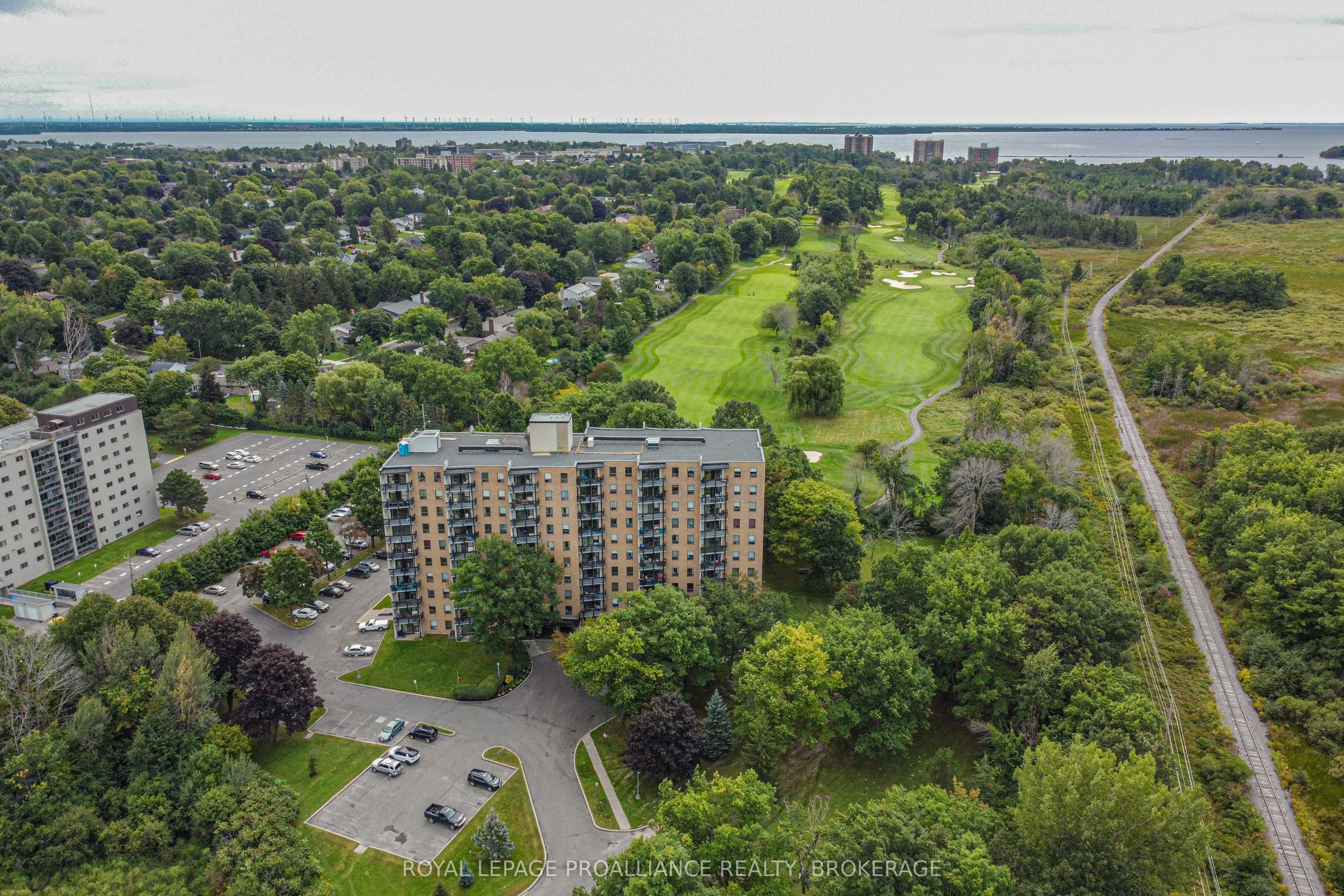 66 Greenview Drive 909, Kingston, ON K7M 7C5 photo 2