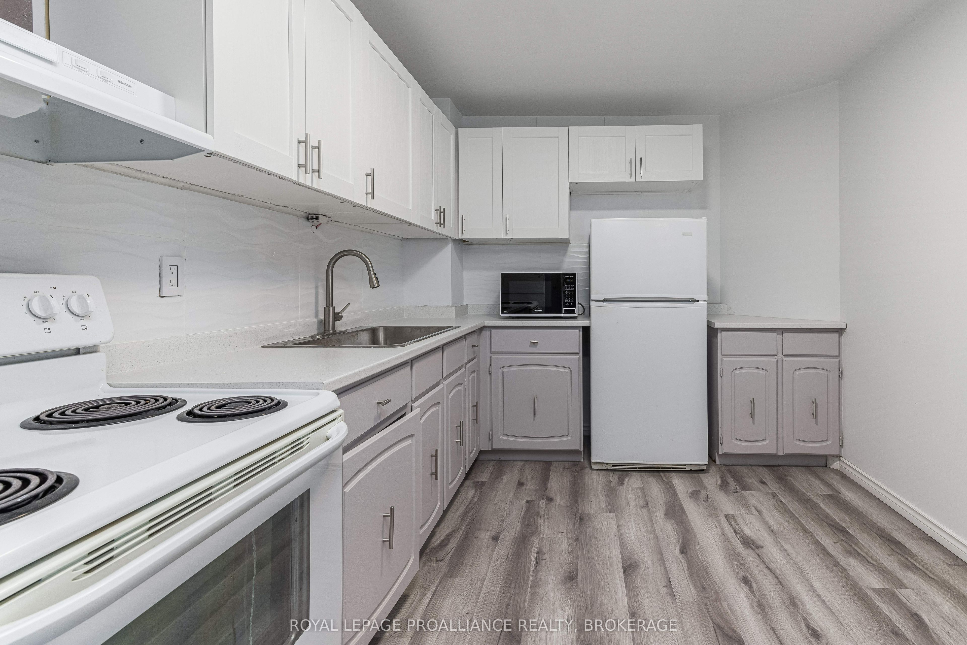 66 Greenview Drive 909, Kingston, ON K7M 7C5 photo 4