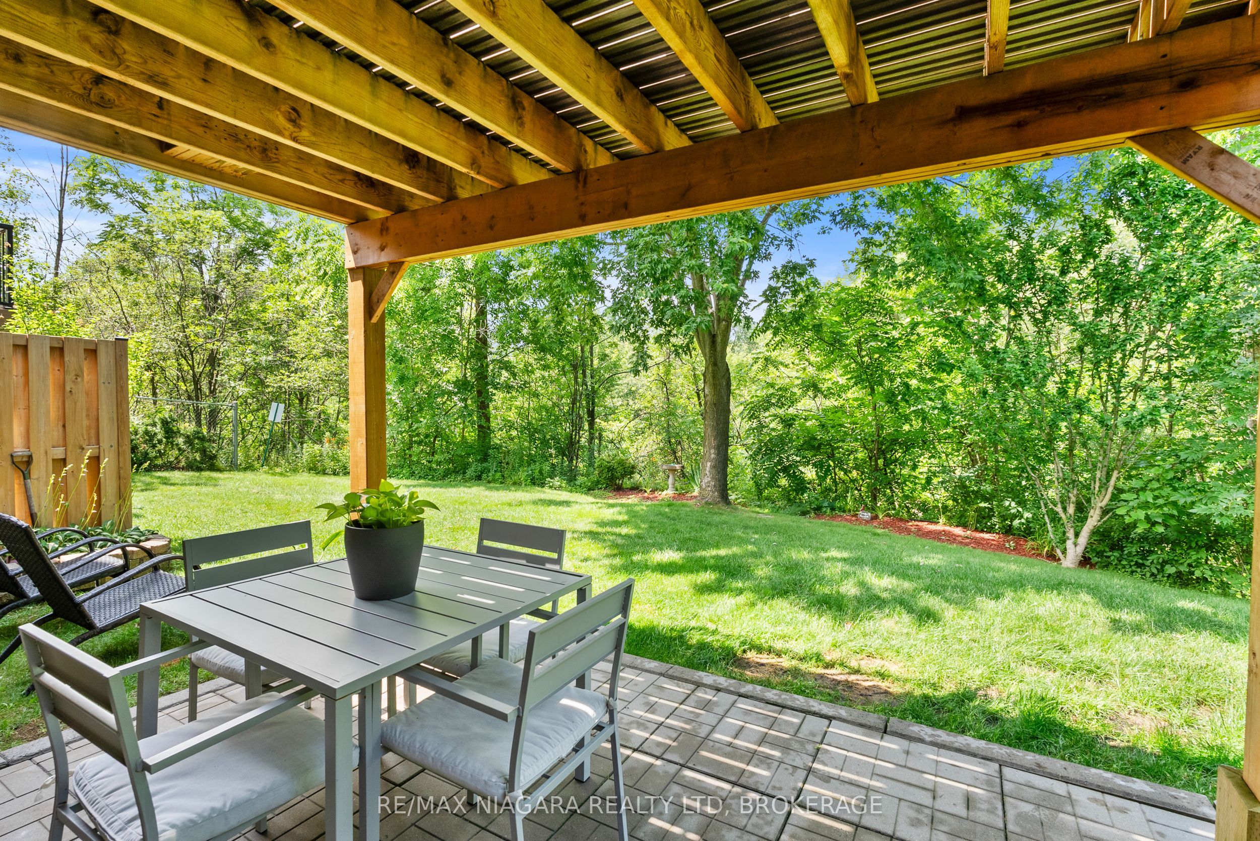 53 Bunting Road 15, St. Catharines, ON L2P 3Y6