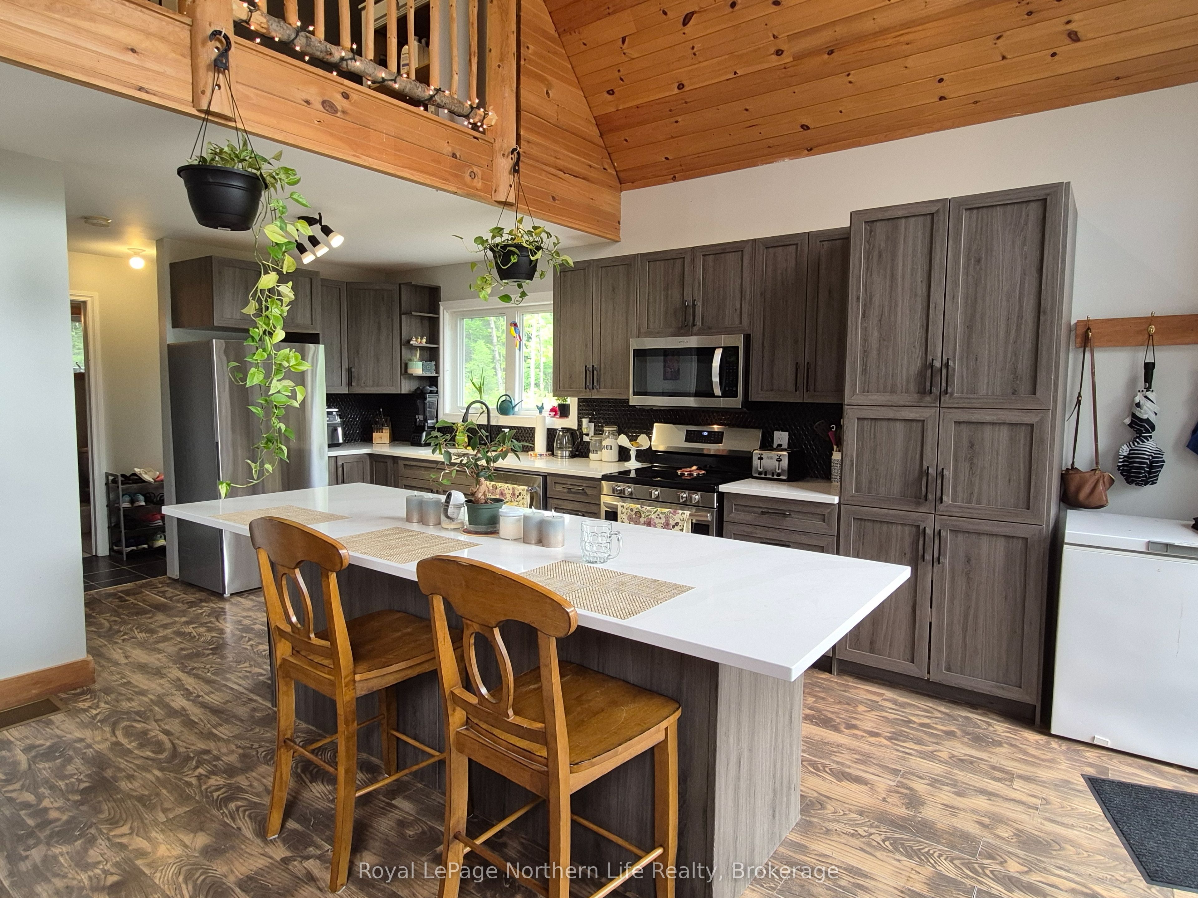 1856 Papineau Road, Papineau-Cameron, ON P0H 1V0 photo 2