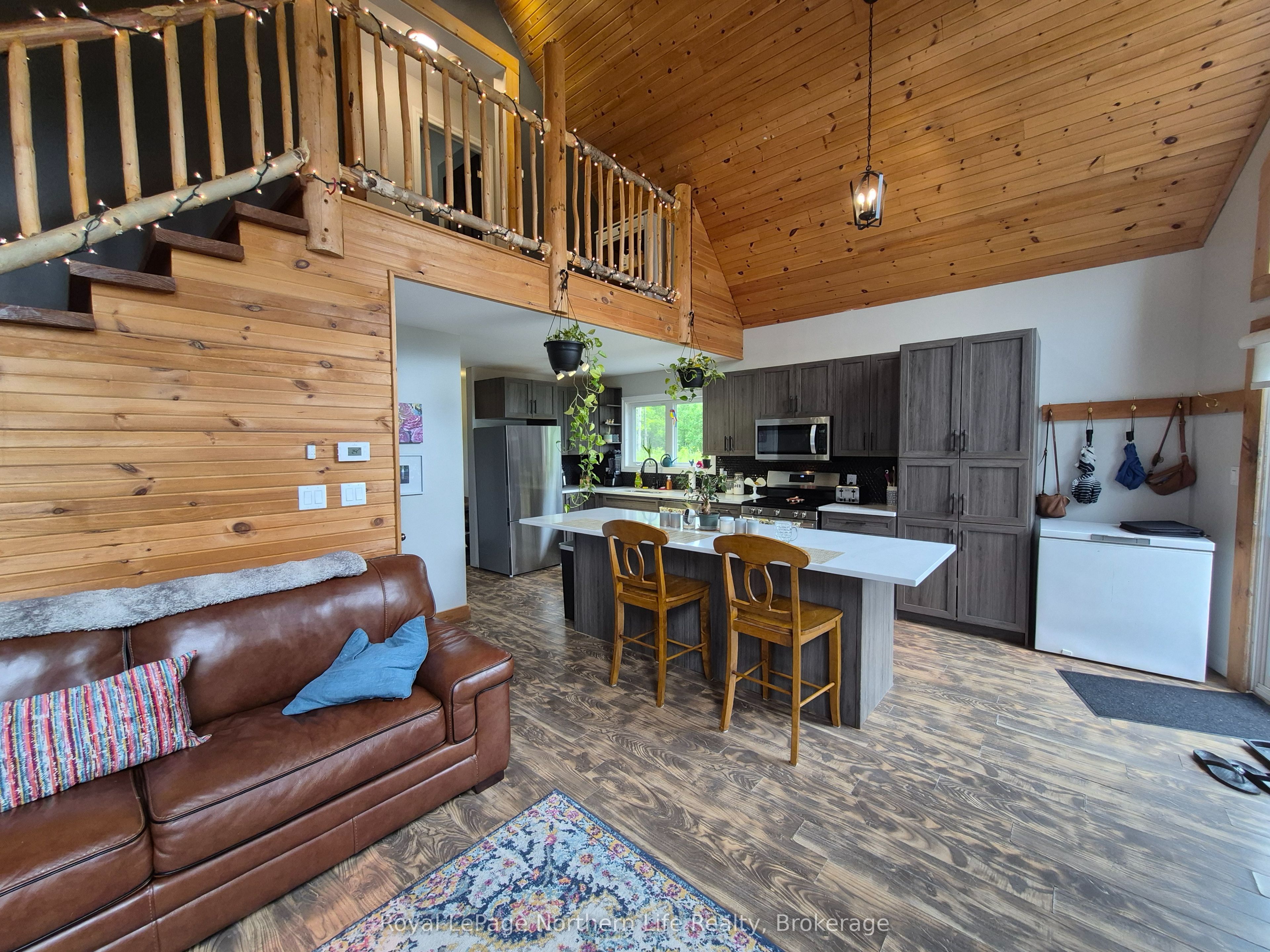 1856 Papineau Road, Papineau-Cameron, ON P0H 1V0 photo 3