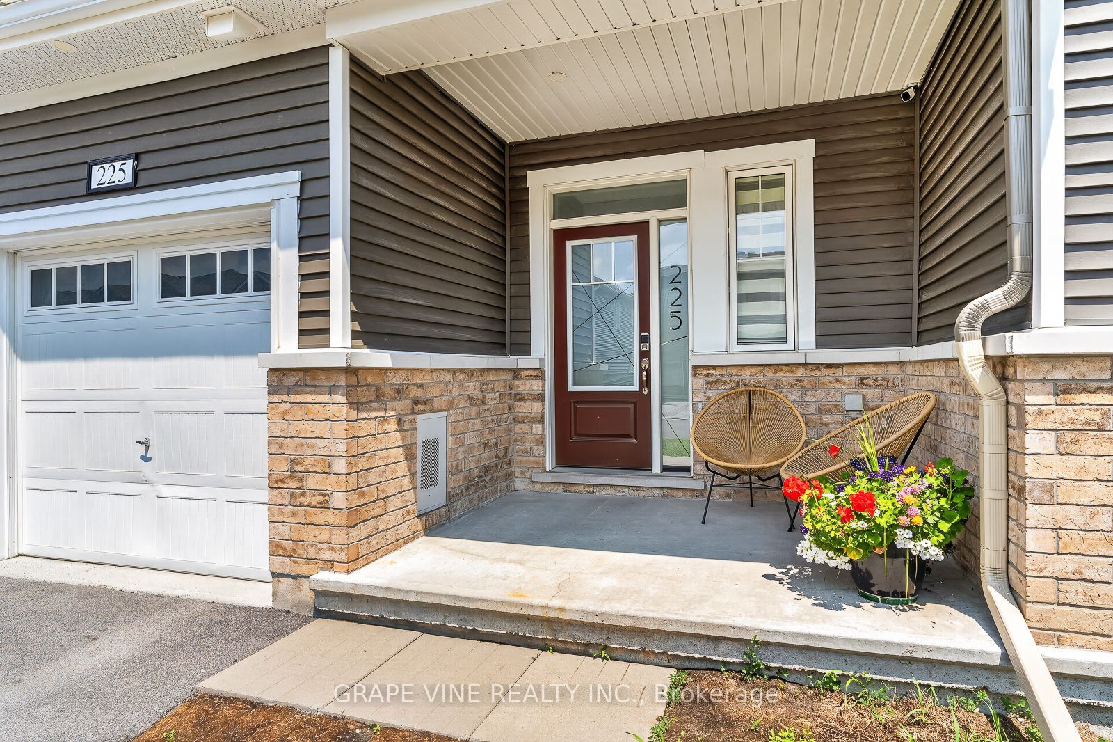 225 Billrian Crescent, Stittsville - Munster - Richmond, ON K2S 3A5 photo 2
