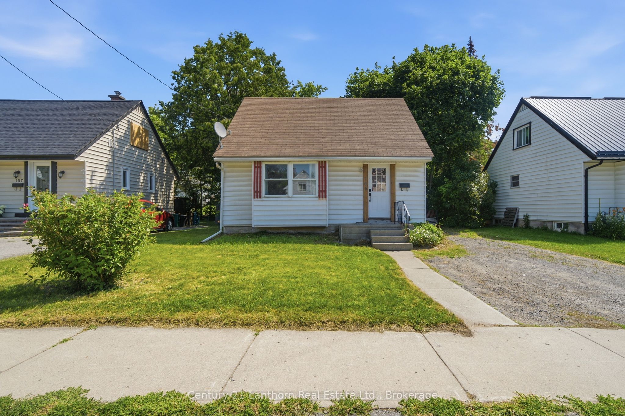 105 Humewood Drive, Belleville, ON K8N 4E5 photo 2