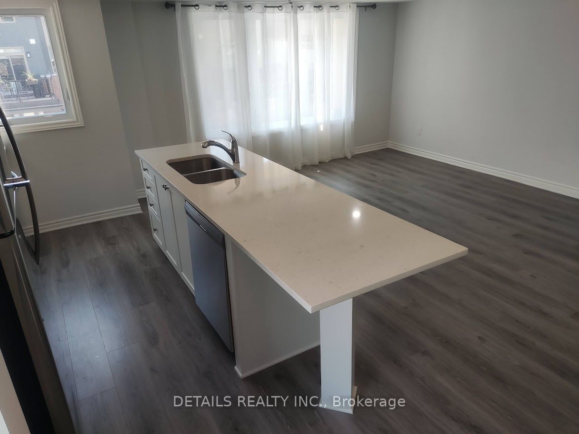 800 Kiniw Private, Manor Park - Cardinal Glen and Area, ON K1K 5A3 photo 3