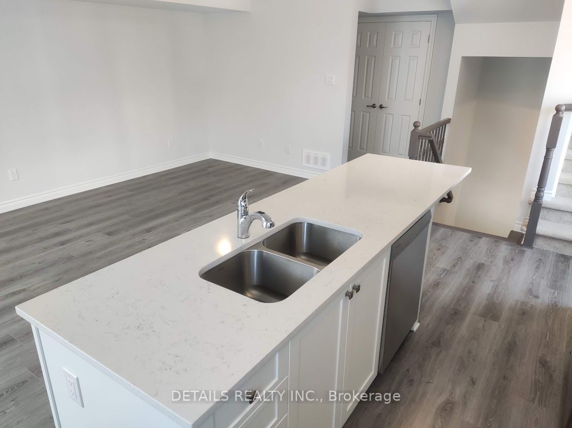 800 Kiniw Private, Manor Park - Cardinal Glen and Area, ON K1K 5A3 photo 4