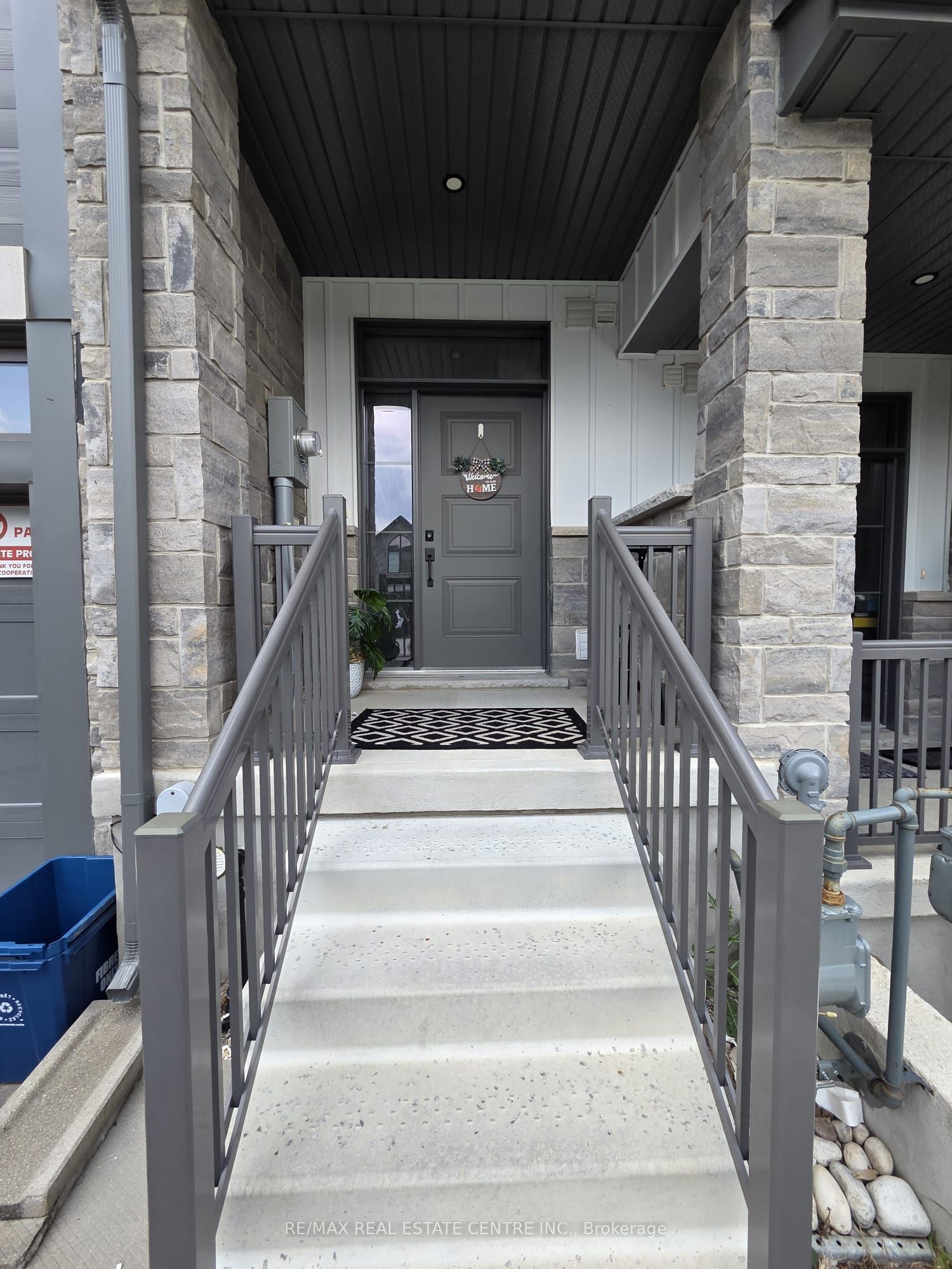 36 Queensbrook Crescent, Cambridge, ON N1S 0E5 photo 2