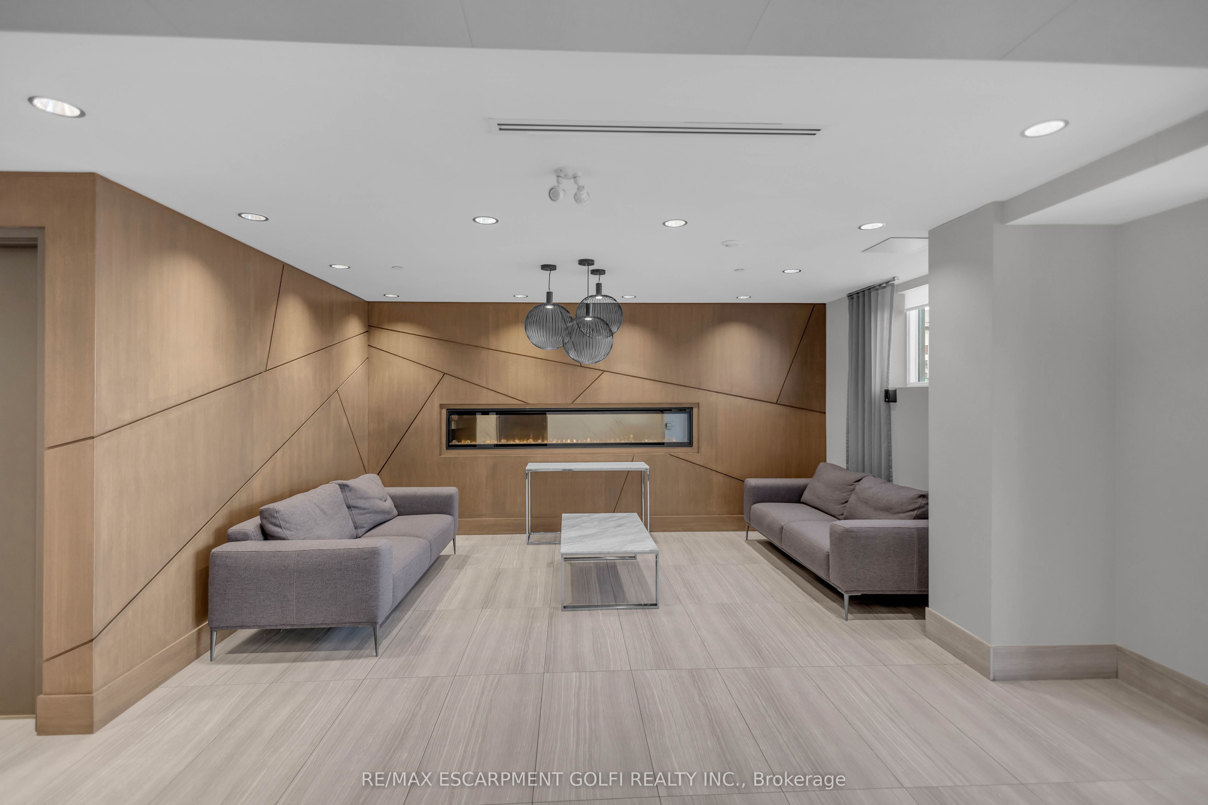 16 Markle Crescent 208, Hamilton, ON L9G 0H4 photo 5