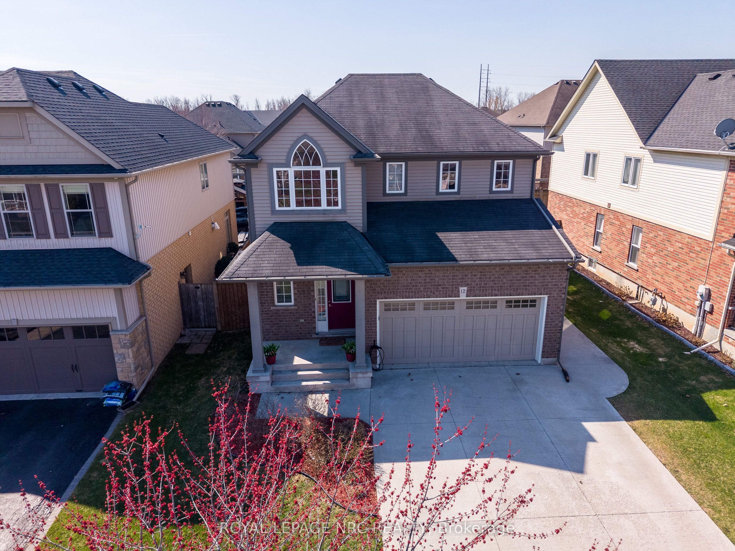 12 Wilfrid Laurier Crescent, St. Catharines, ON L2P 0A4 photo 2