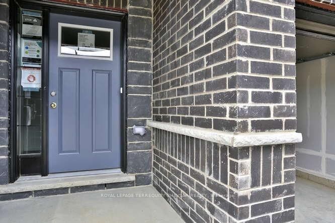 36 Woodedge Circle, Kitchener, ON N2R 0P8 photo 2