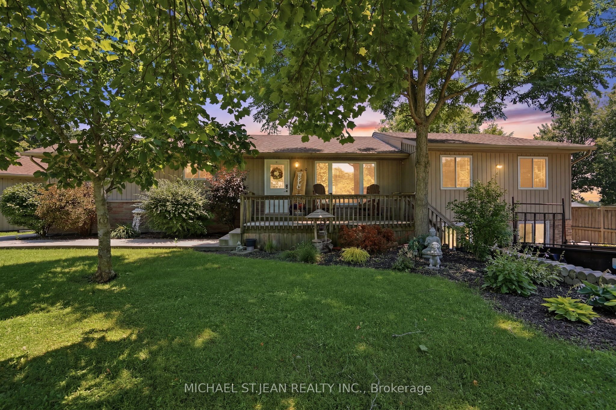 25 Saveryn Road, Hamilton, ON L9B 1N4