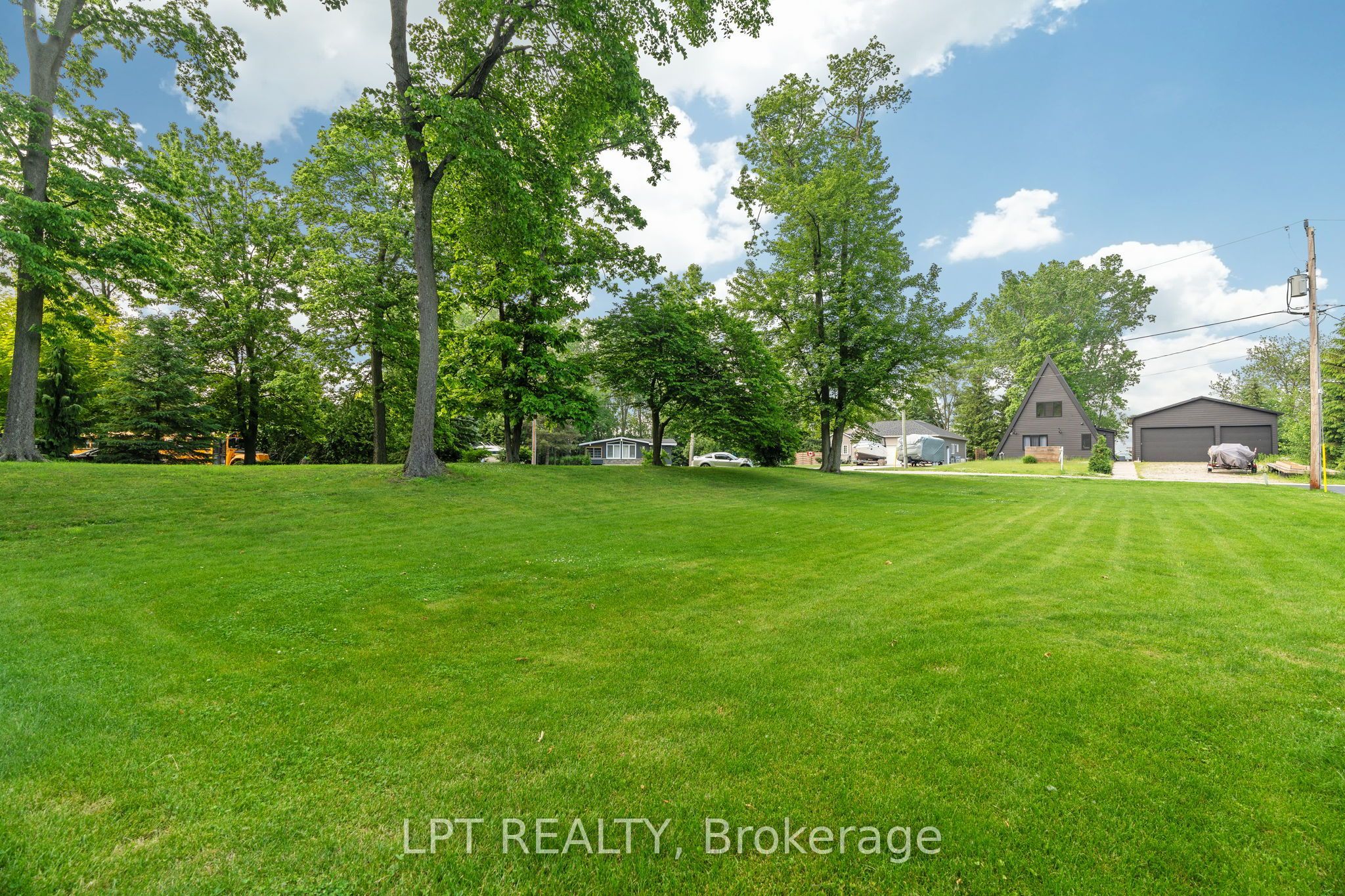 8459 Adams Court, Lambton Shores, ON N0M 1T0