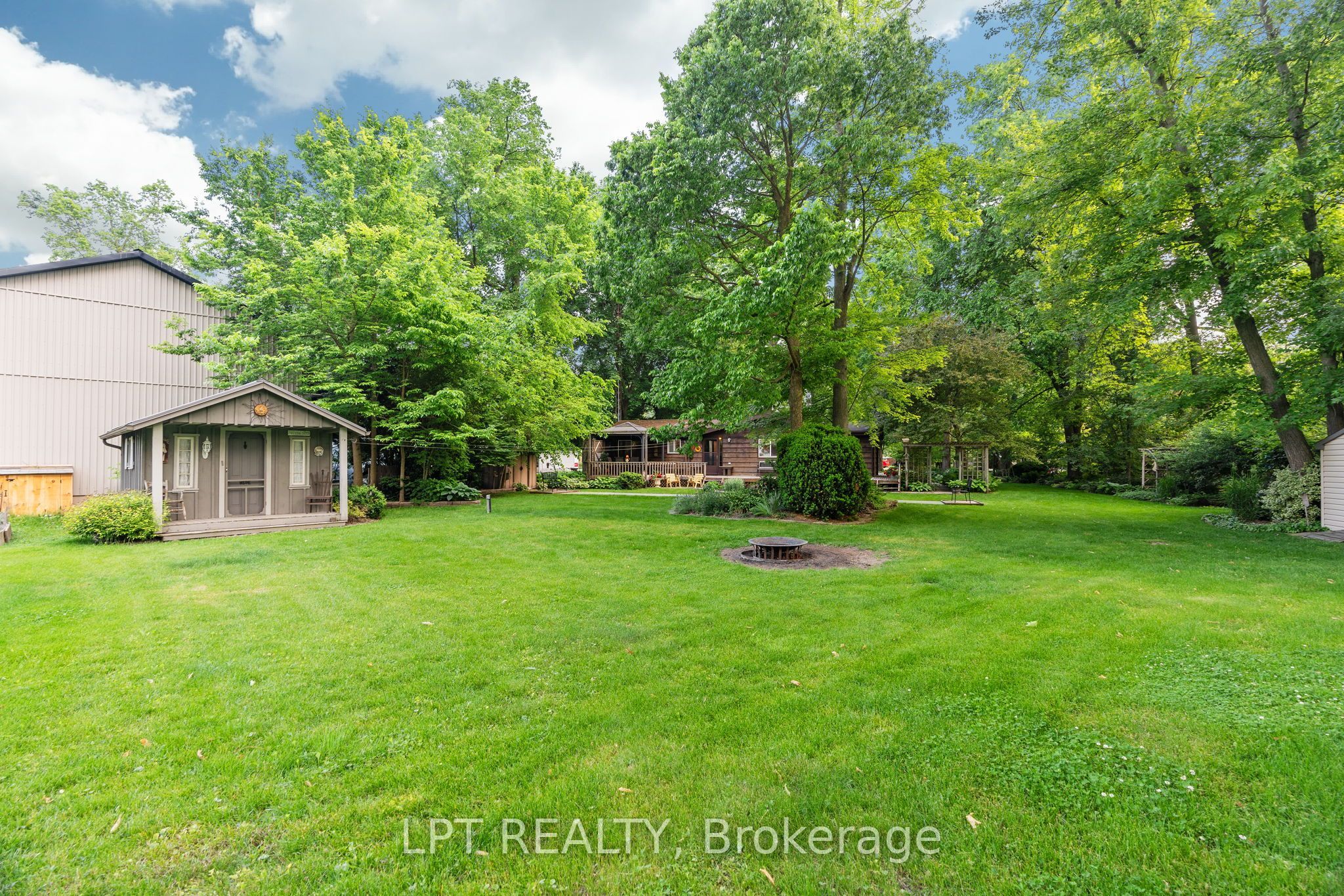 8459 Adams Court, Lambton Shores, ON N0M 1T0 photo 3