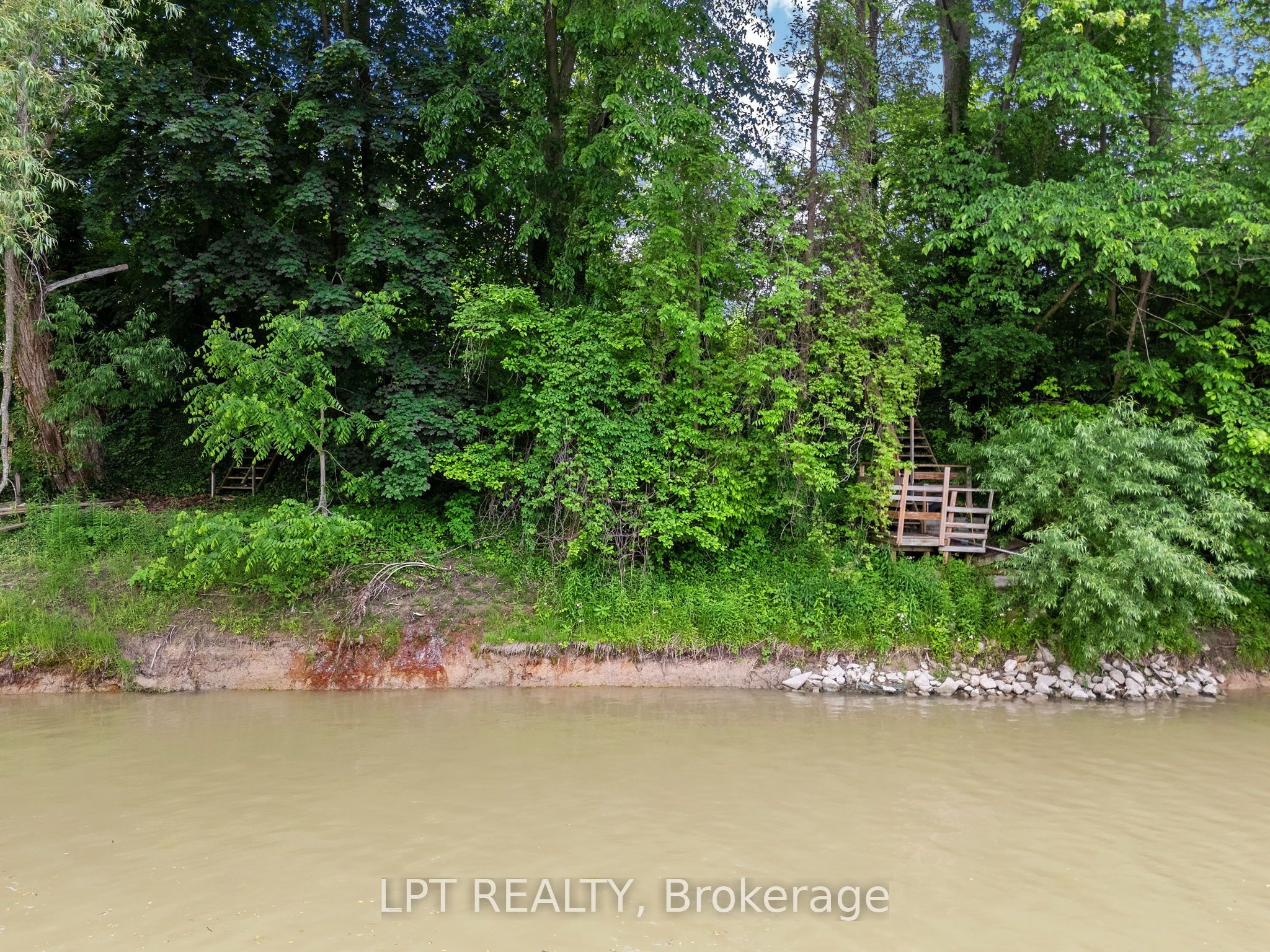 8459 Adams Court, Lambton Shores, ON N0M 1T0 photo 4