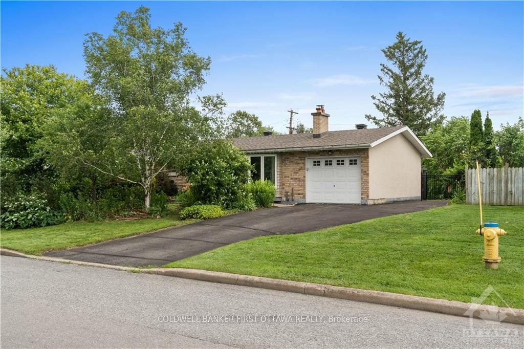 12 OAKWOOD Avenue, Cityview - Parkwoods Hills - Rideau Shore, ON K2E 6A5
