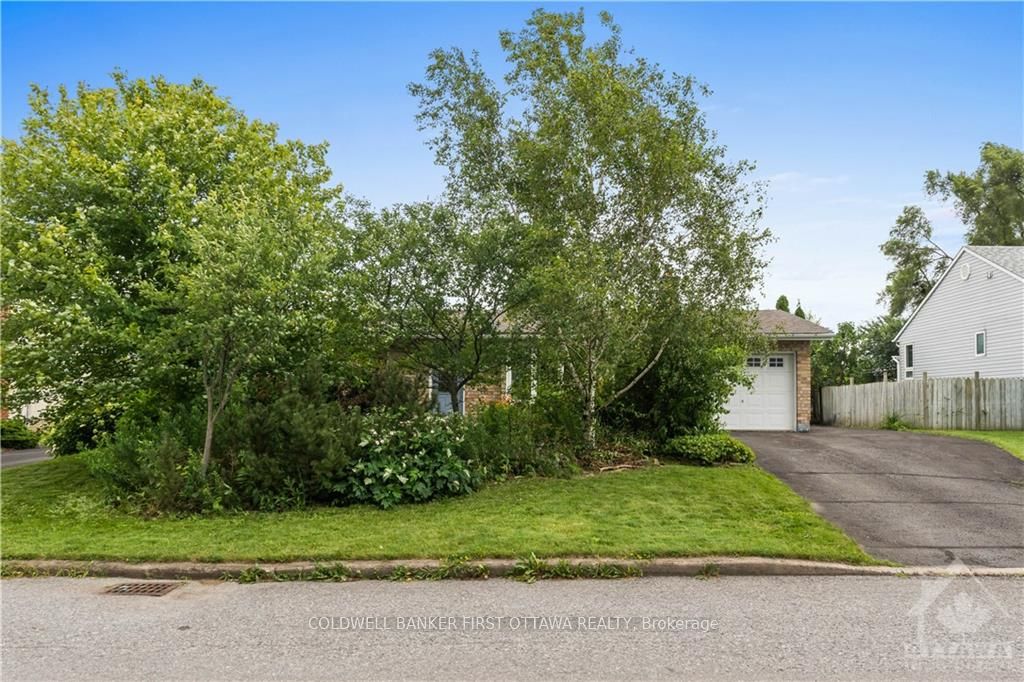 12 OAKWOOD Avenue, Cityview - Parkwoods Hills - Rideau Shore, ON K2E 6A5 photo 2