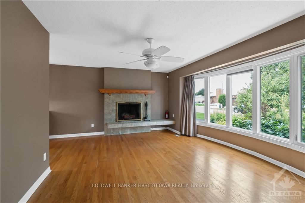 12 OAKWOOD Avenue, Cityview - Parkwoods Hills - Rideau Shore, ON K2E 6A5 photo 4