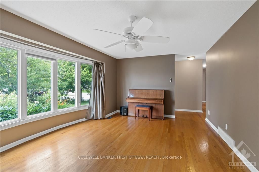 12 OAKWOOD Avenue, Cityview - Parkwoods Hills - Rideau Shore, ON K2E 6A5 photo 5