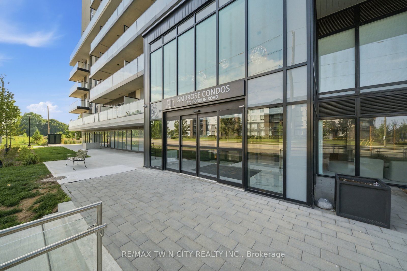 575 Conklin Road Unit #323, Brantford, ON N3T 0Y2 photo 4