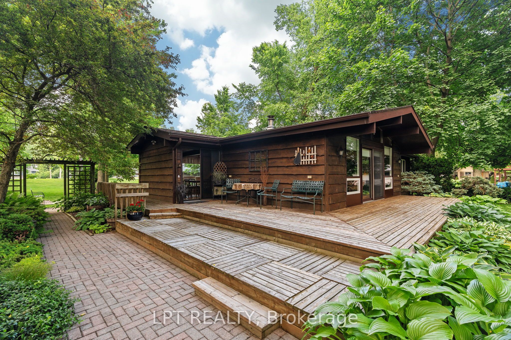 8452 Defore Drive, Lambton Shores, ON N0M 1T0 photo 2