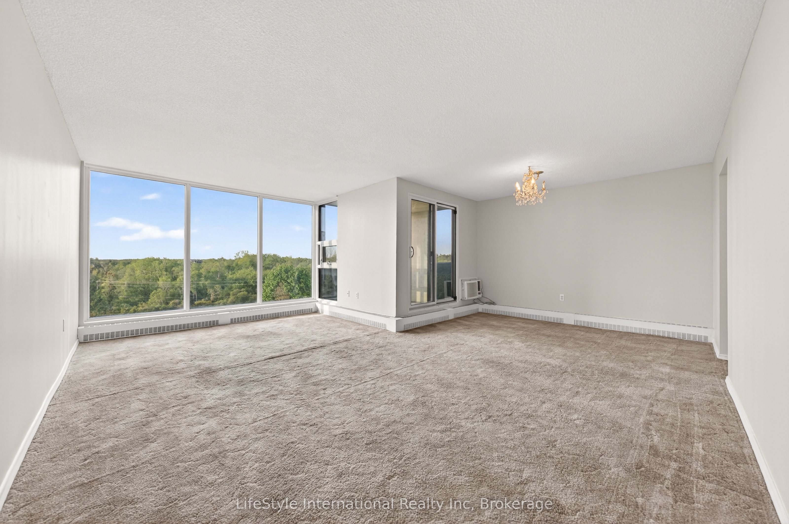 19 Woodlawn Road E 512, Guelph, ON N1H 7B1