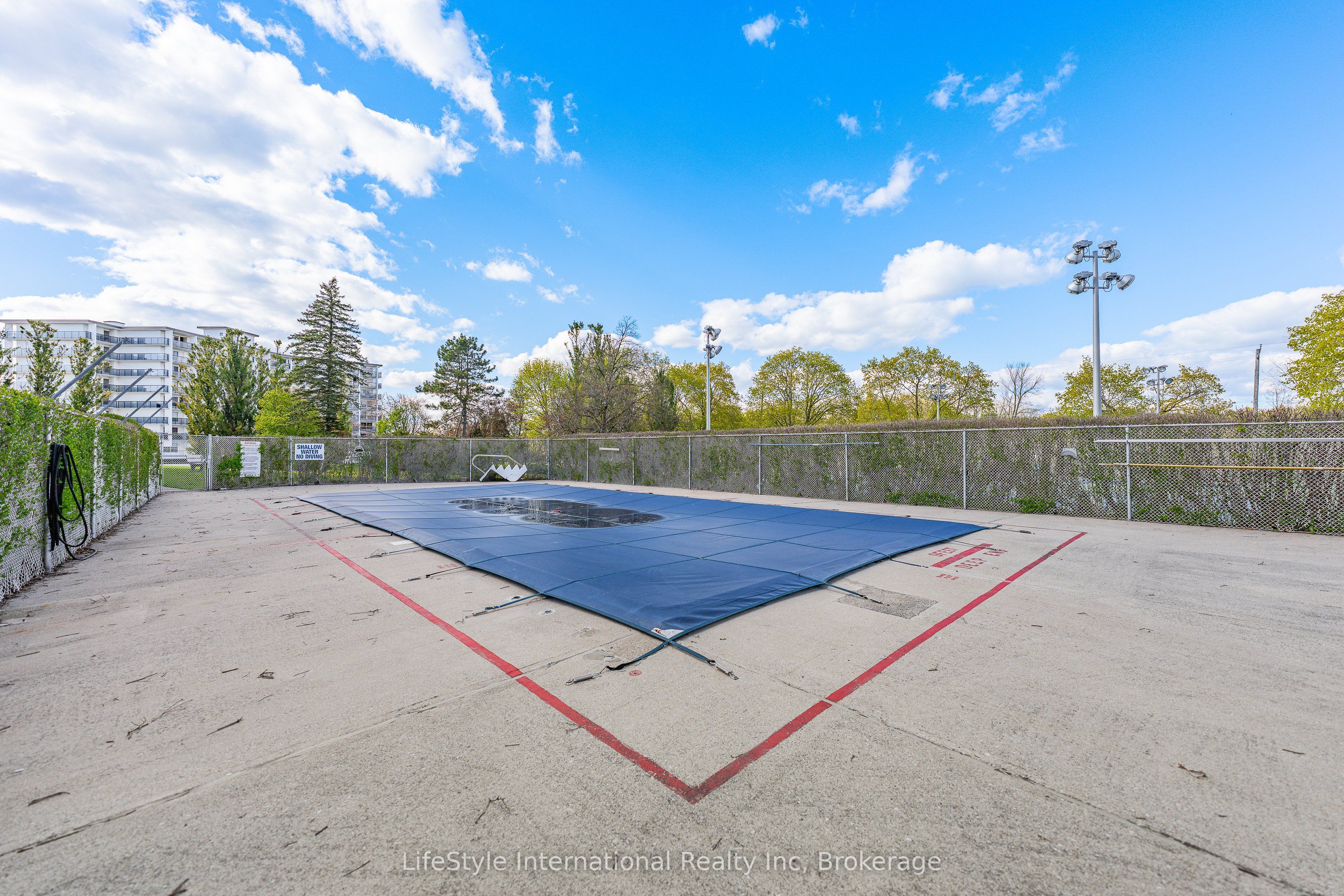 19 Woodlawn Road E 512, Guelph, ON N1H 7B1 photo 2