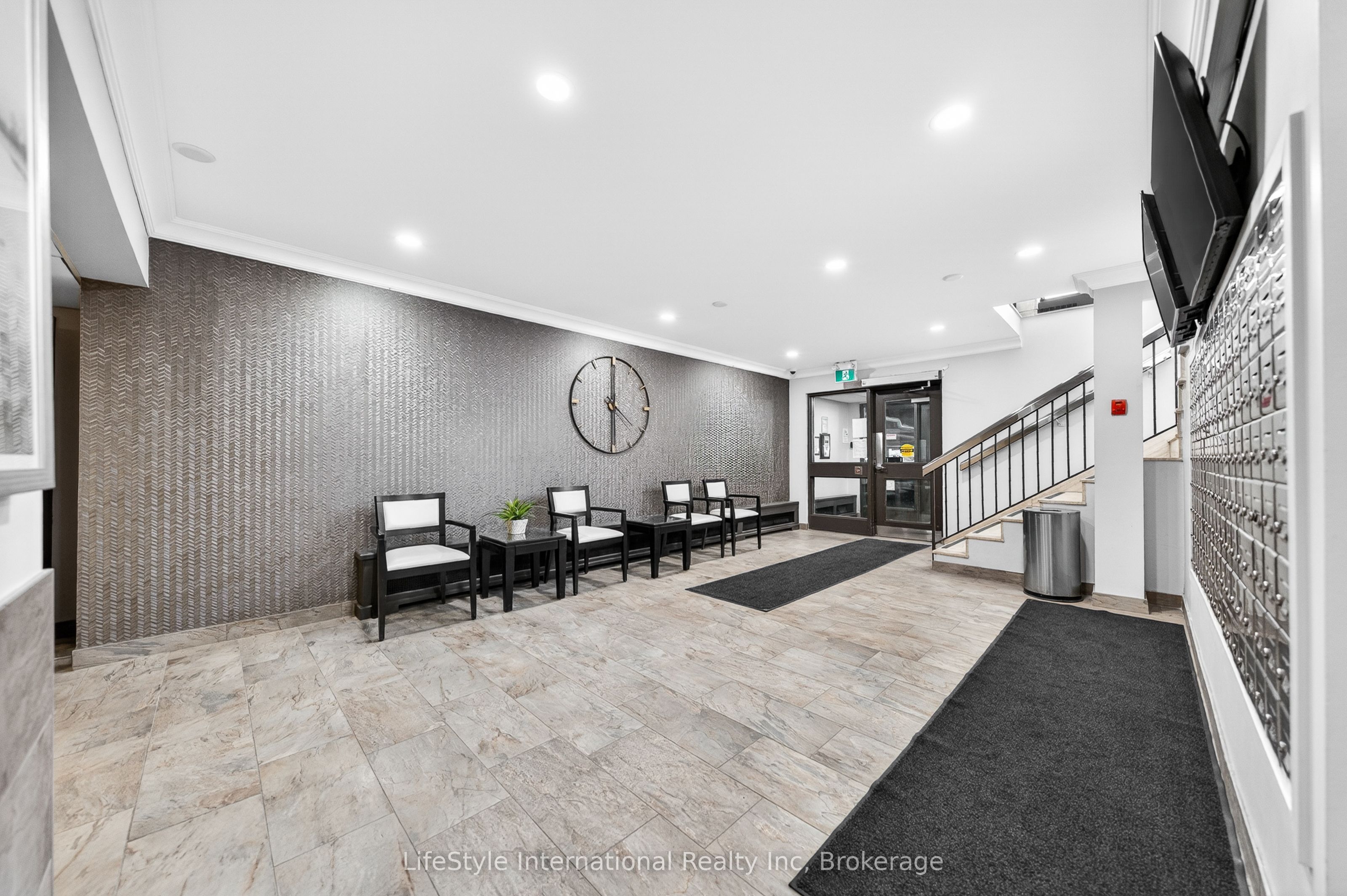 19 Woodlawn Road E 512, Guelph, ON N1H 7B1 photo 4