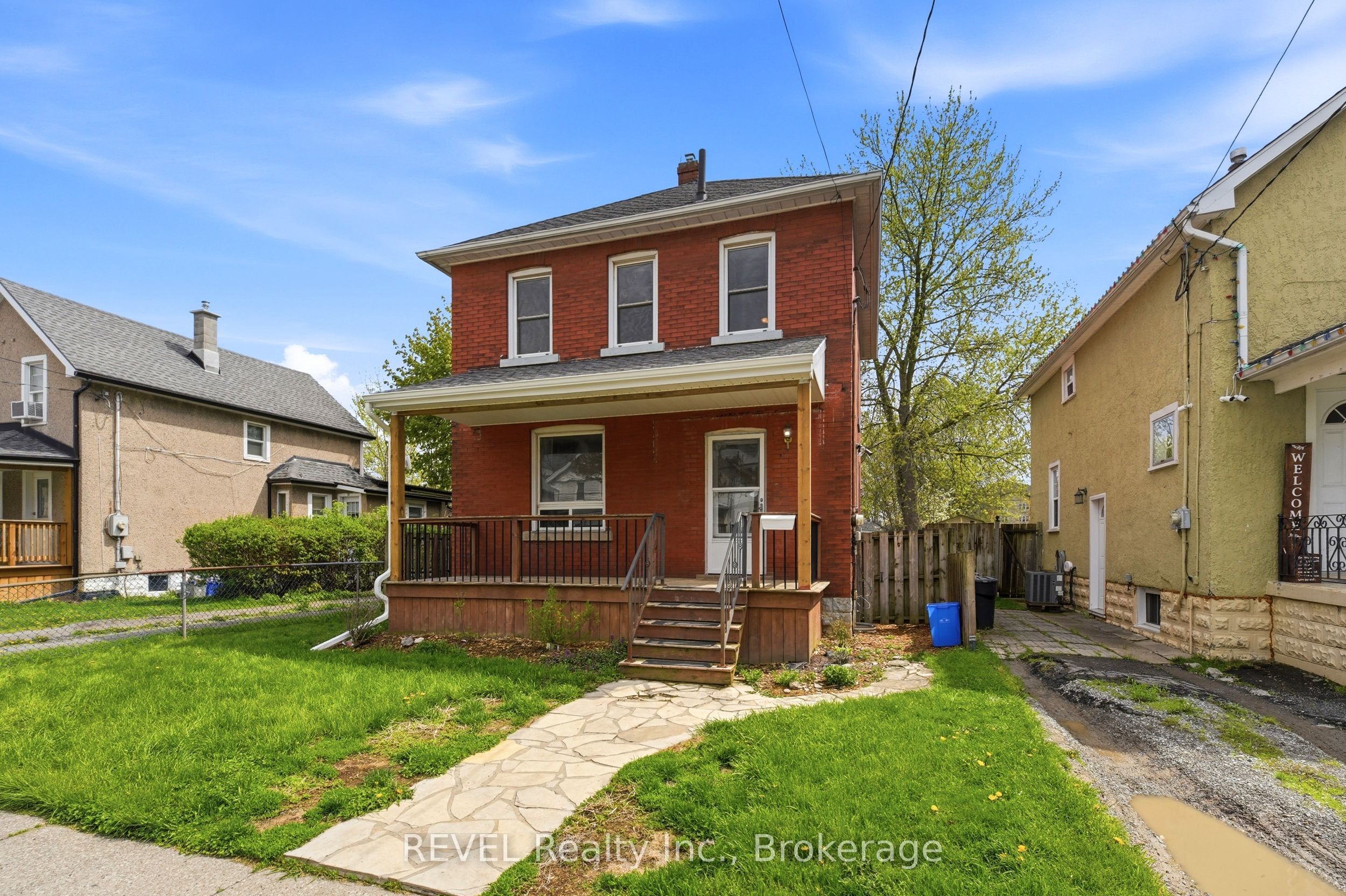 19 Victoria Street, Welland, ON L3B 4L6 photo 2