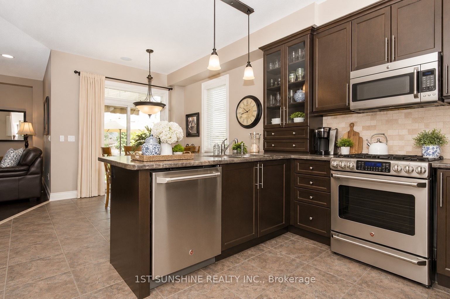 20 Whittington Drive, Hamilton, ON L9K 0G7 photo 2